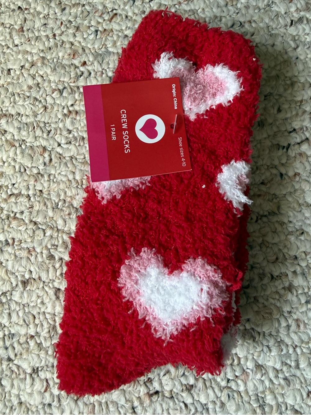 Cozy fuzzy Red Heart Crew Socks brand NWT VALENTINES DAY LOVE CUTE target 4-10